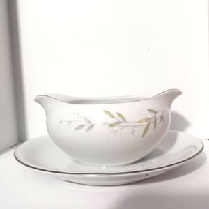 ST. REGIS Fine China Japan 101 Floral Whte Gravy Boat Bowl W/Attached Underplate
